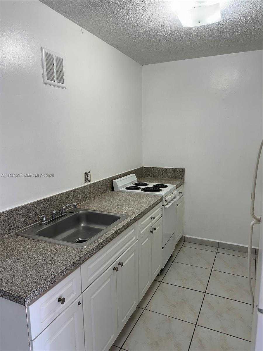 Small Image of 1085 WEST 71ST ST #26, Hialeah Number 7
