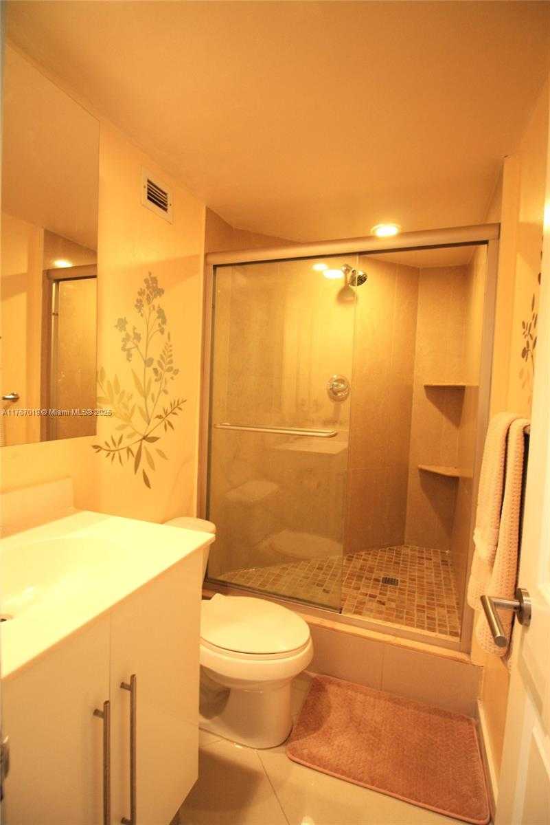 Small Image of 3001 SOUTH OCEAN DR #425, Hollywood Number 12