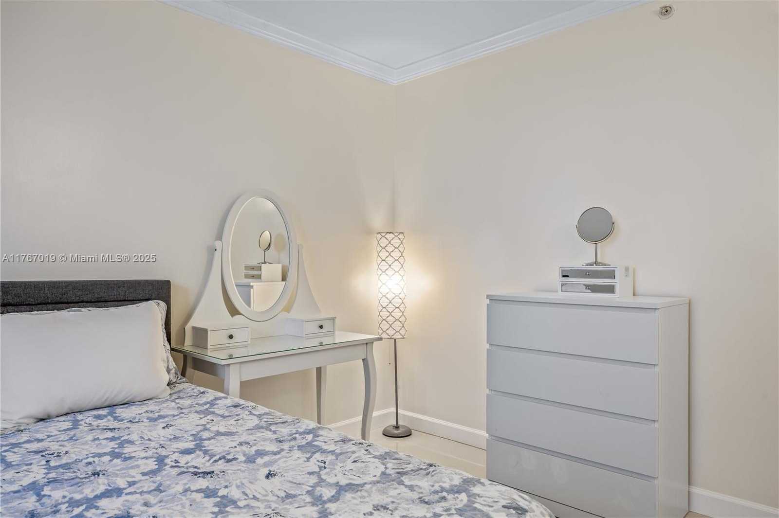Small Image of 3001 SOUTH OCEAN DR #425, Hollywood Number 30