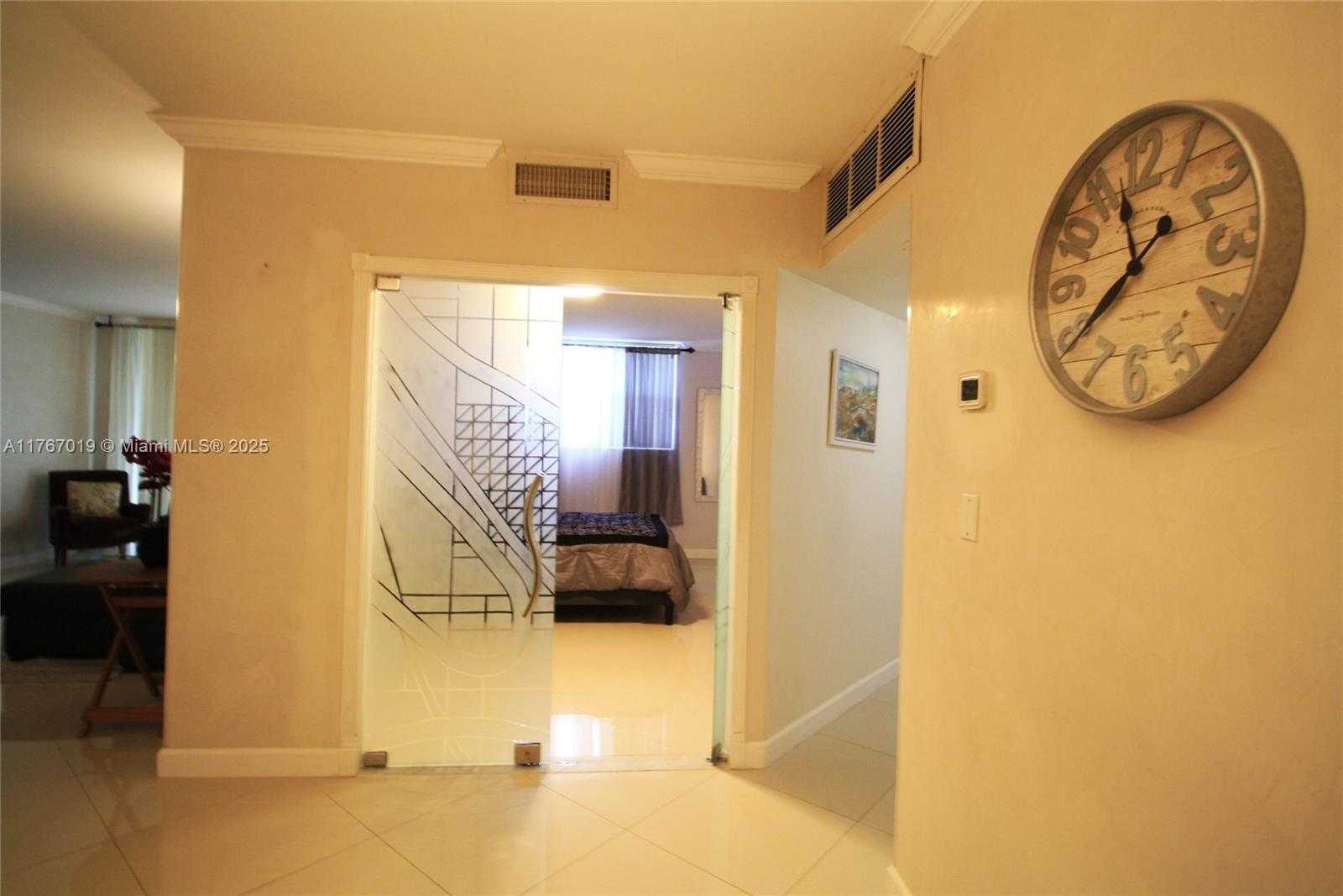 Small Image of 3001 SOUTH OCEAN DR #425, Hollywood Number 9