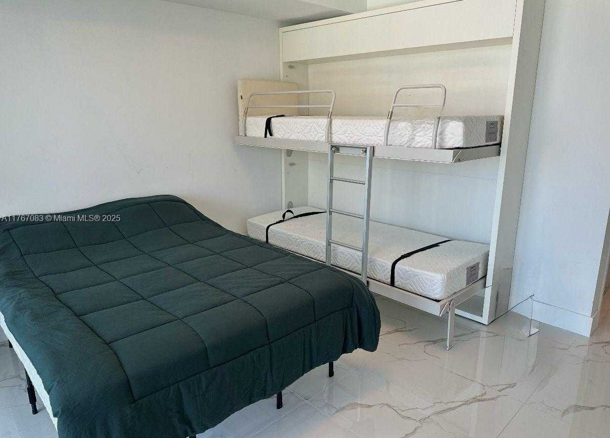 Imagen de Pequeño Objeto