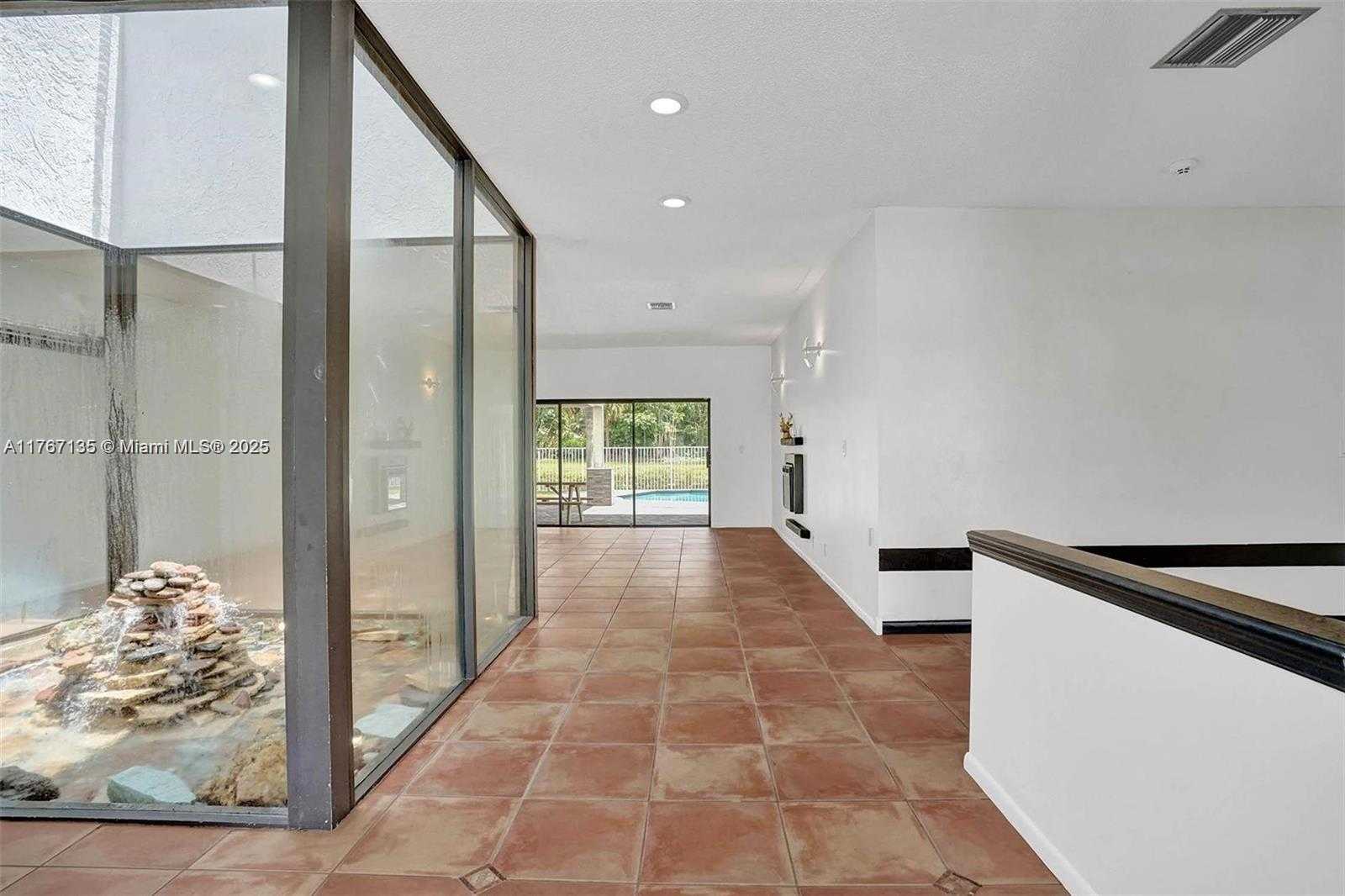 Small Image of 16610 ROYAL POINCIANA CT, Weston Number 11