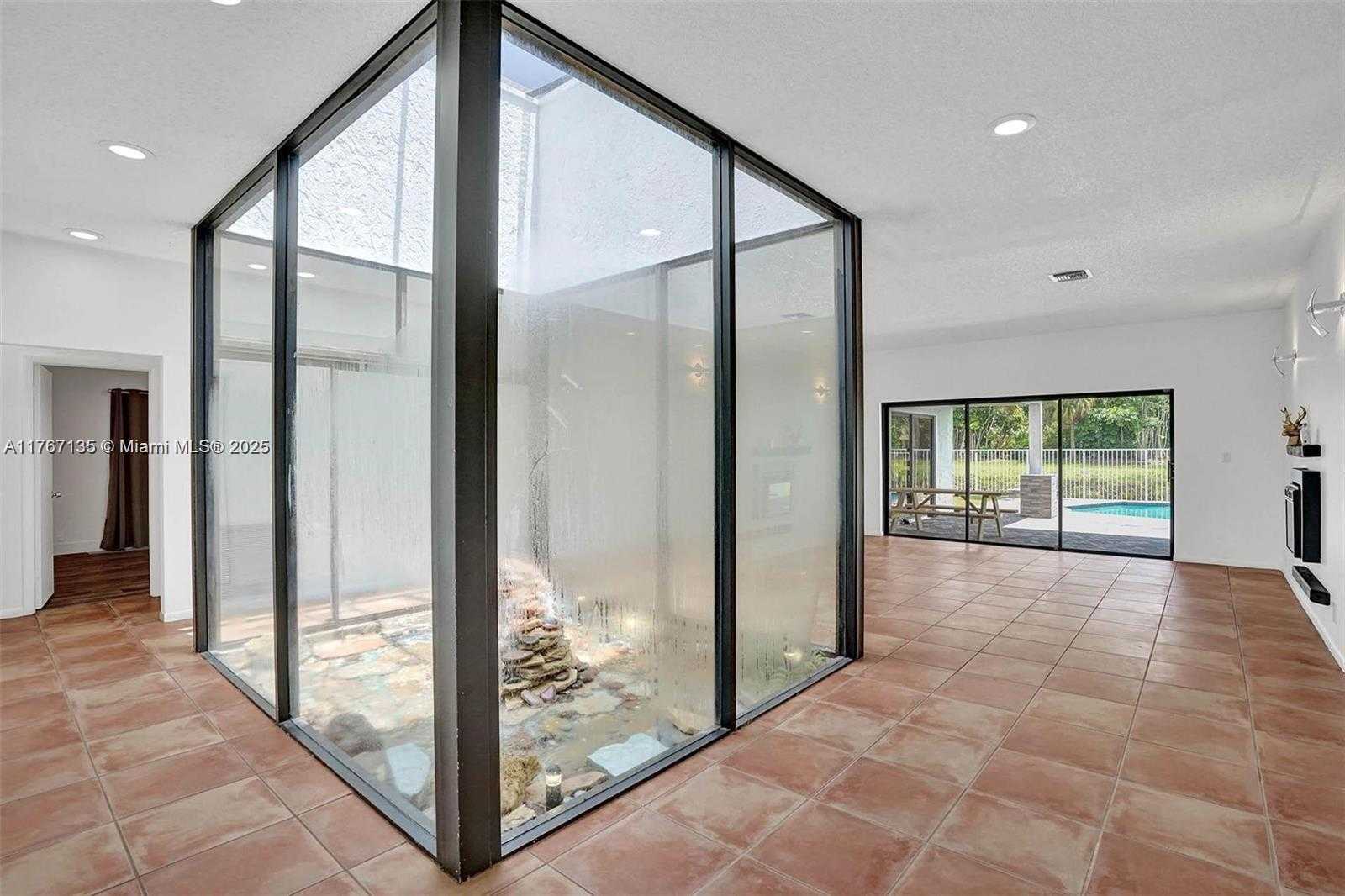 Small Image of 16610 ROYAL POINCIANA CT, Weston Number 12