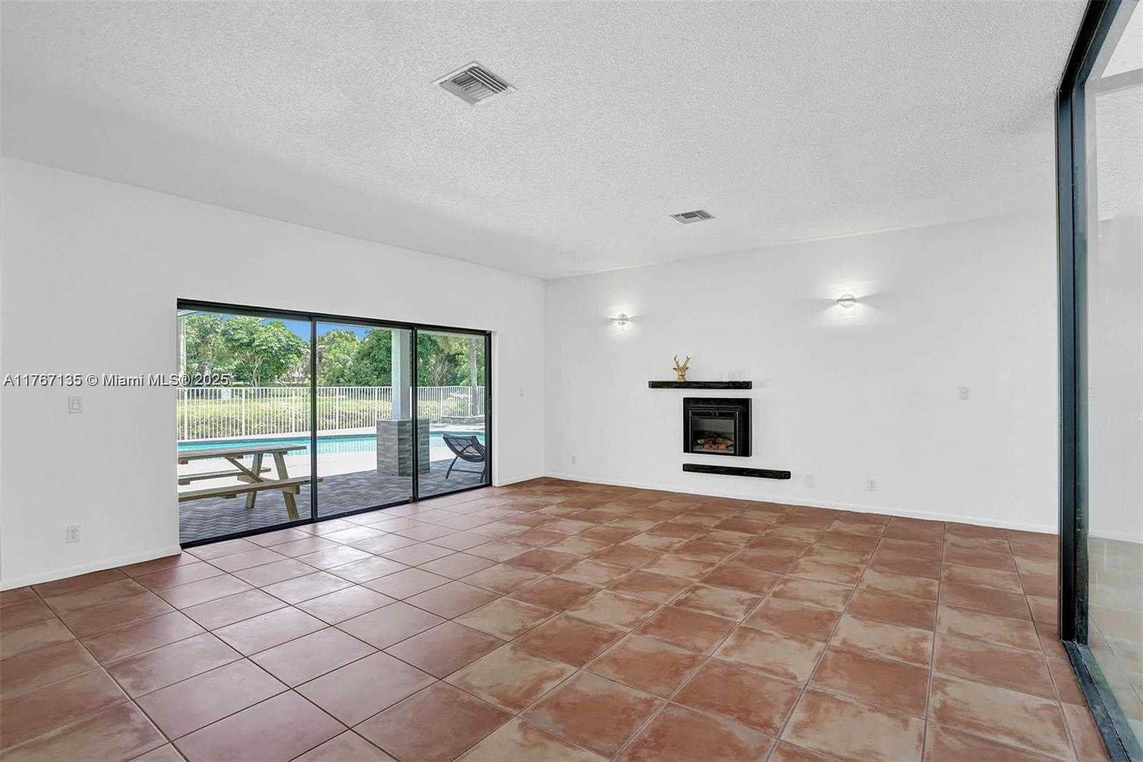Small Image of 16610 ROYAL POINCIANA CT, Weston Number 16