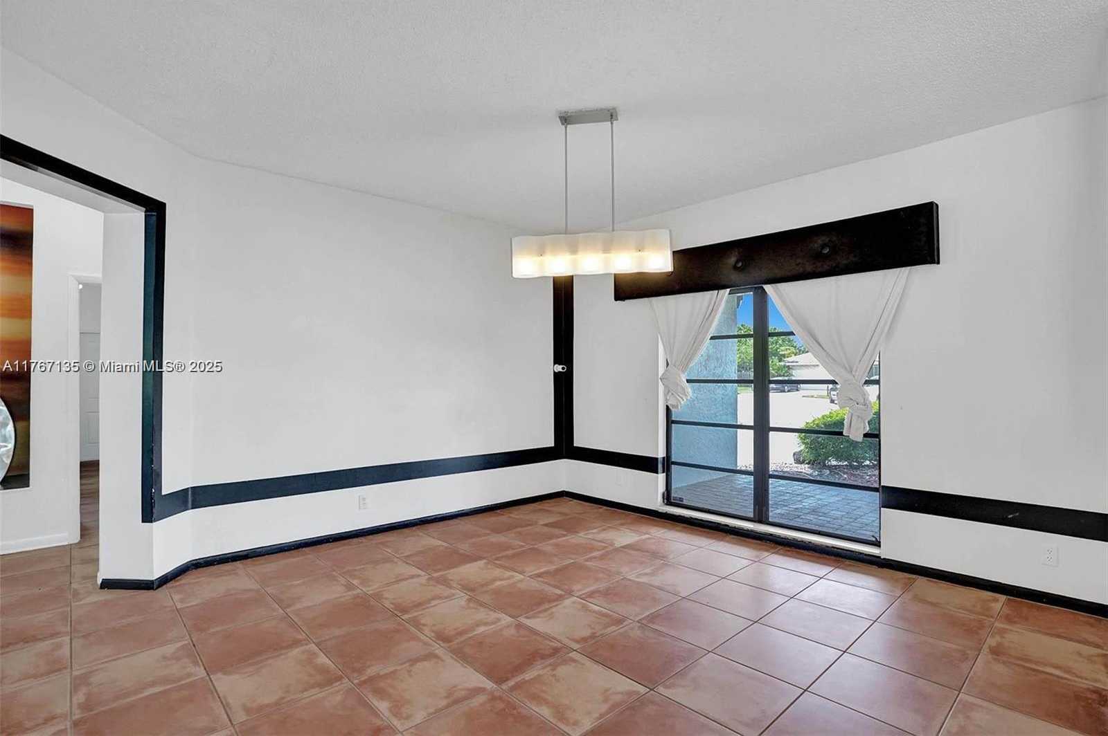 Small Image of 16610 ROYAL POINCIANA CT, Weston Number 17