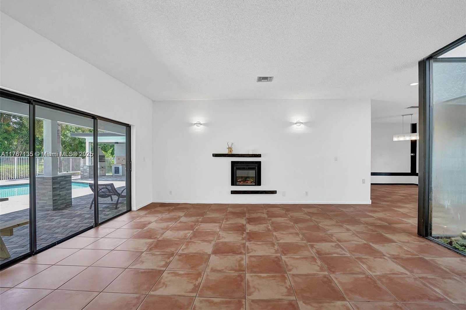 Small Image of 16610 ROYAL POINCIANA CT, Weston Number 18