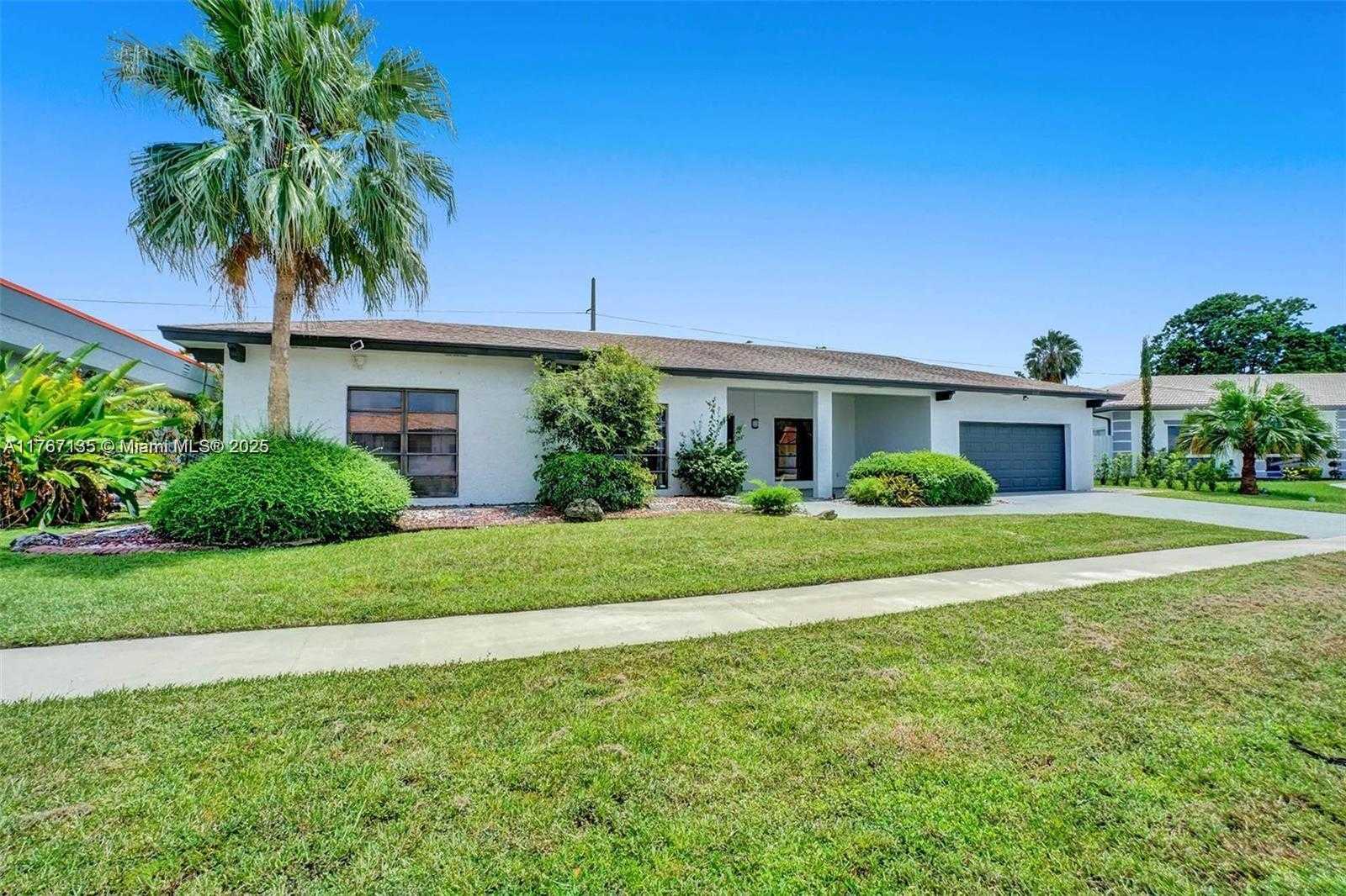 Small Image of 16610 ROYAL POINCIANA CT, Weston Number 2