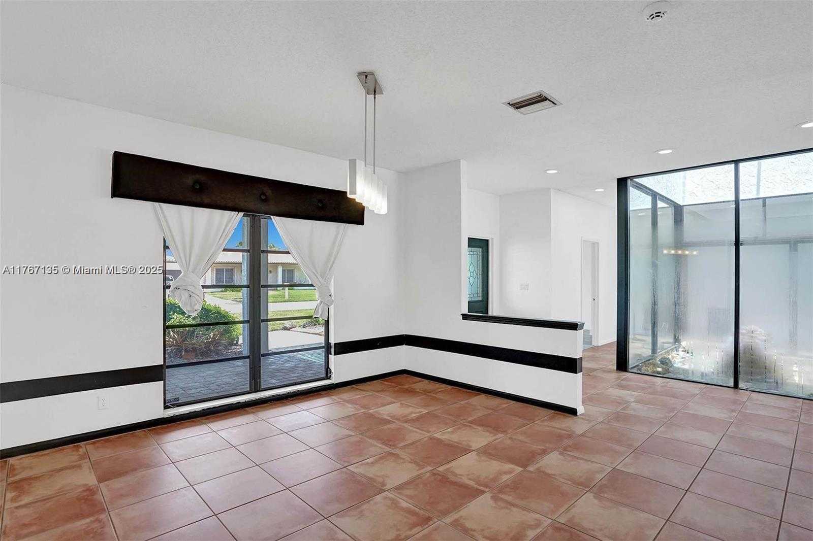 Small Image of 16610 ROYAL POINCIANA CT, Weston Number 20