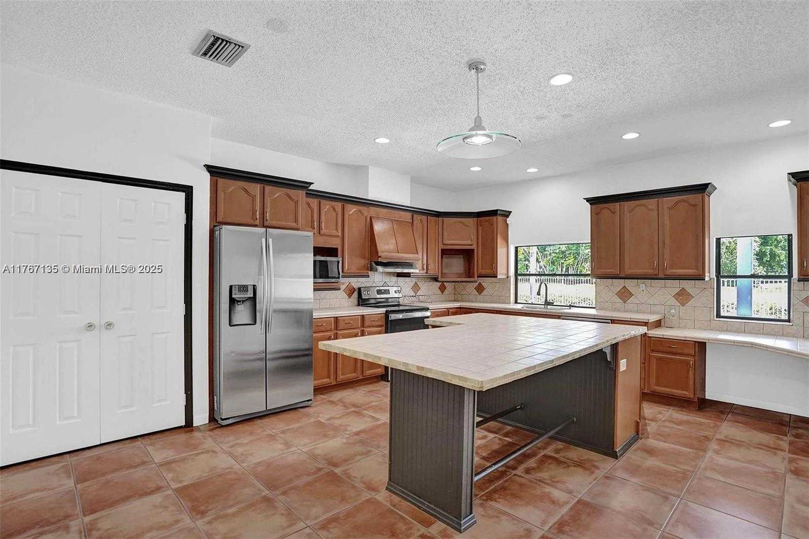 Small Image of 16610 ROYAL POINCIANA CT, Weston Number 23