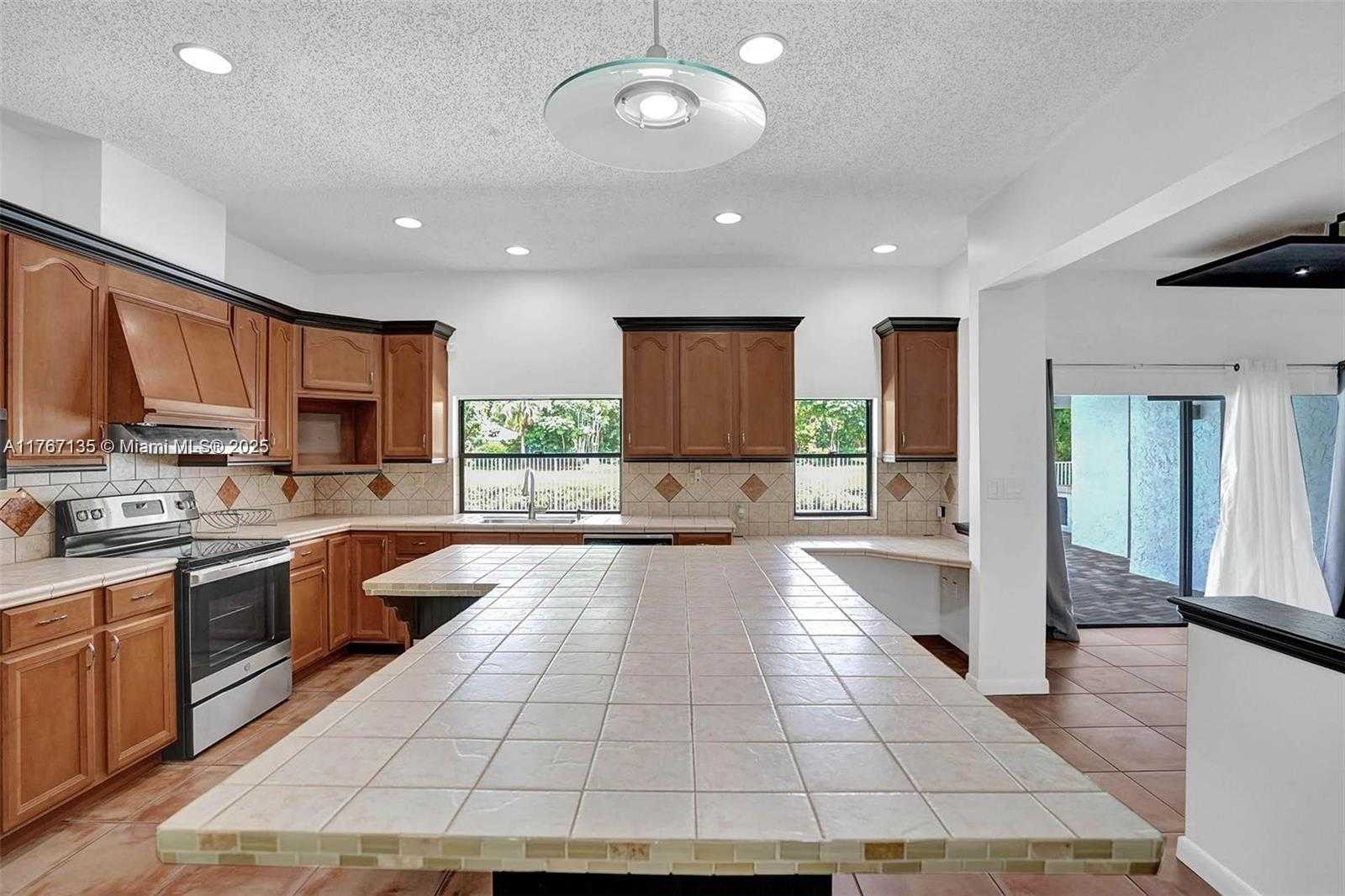 Small Image of 16610 ROYAL POINCIANA CT, Weston Number 24