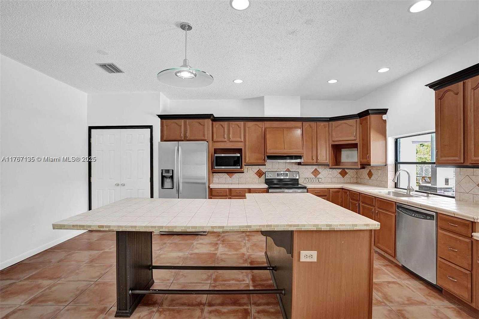 Small Image of 16610 ROYAL POINCIANA CT, Weston Number 26