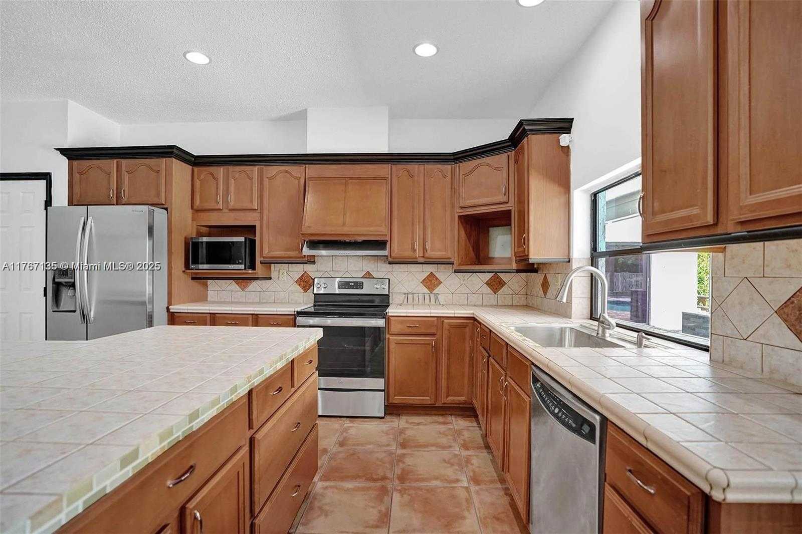 Small Image of 16610 ROYAL POINCIANA CT, Weston Number 29