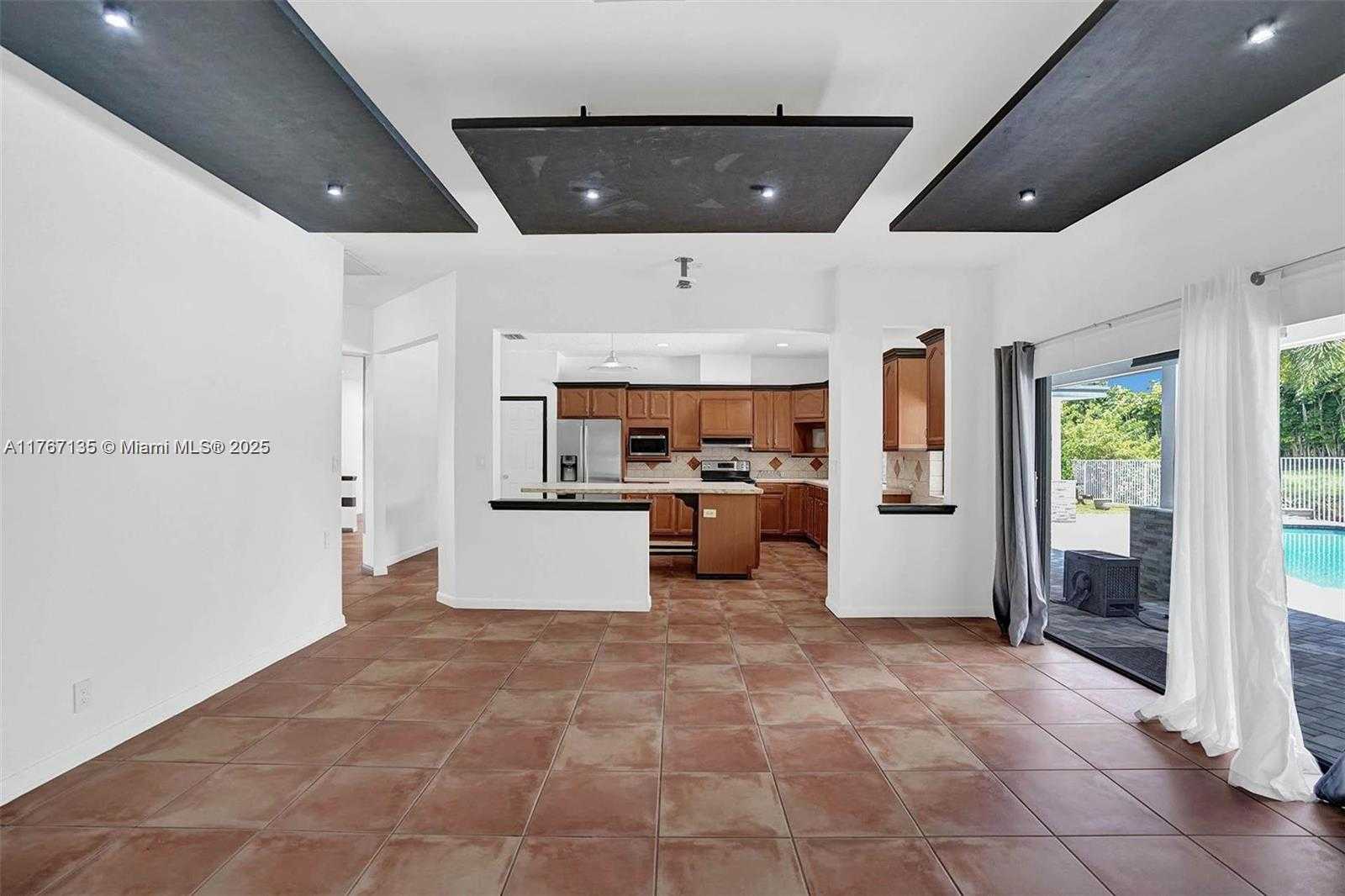 Small Image of 16610 ROYAL POINCIANA CT, Weston Number 30