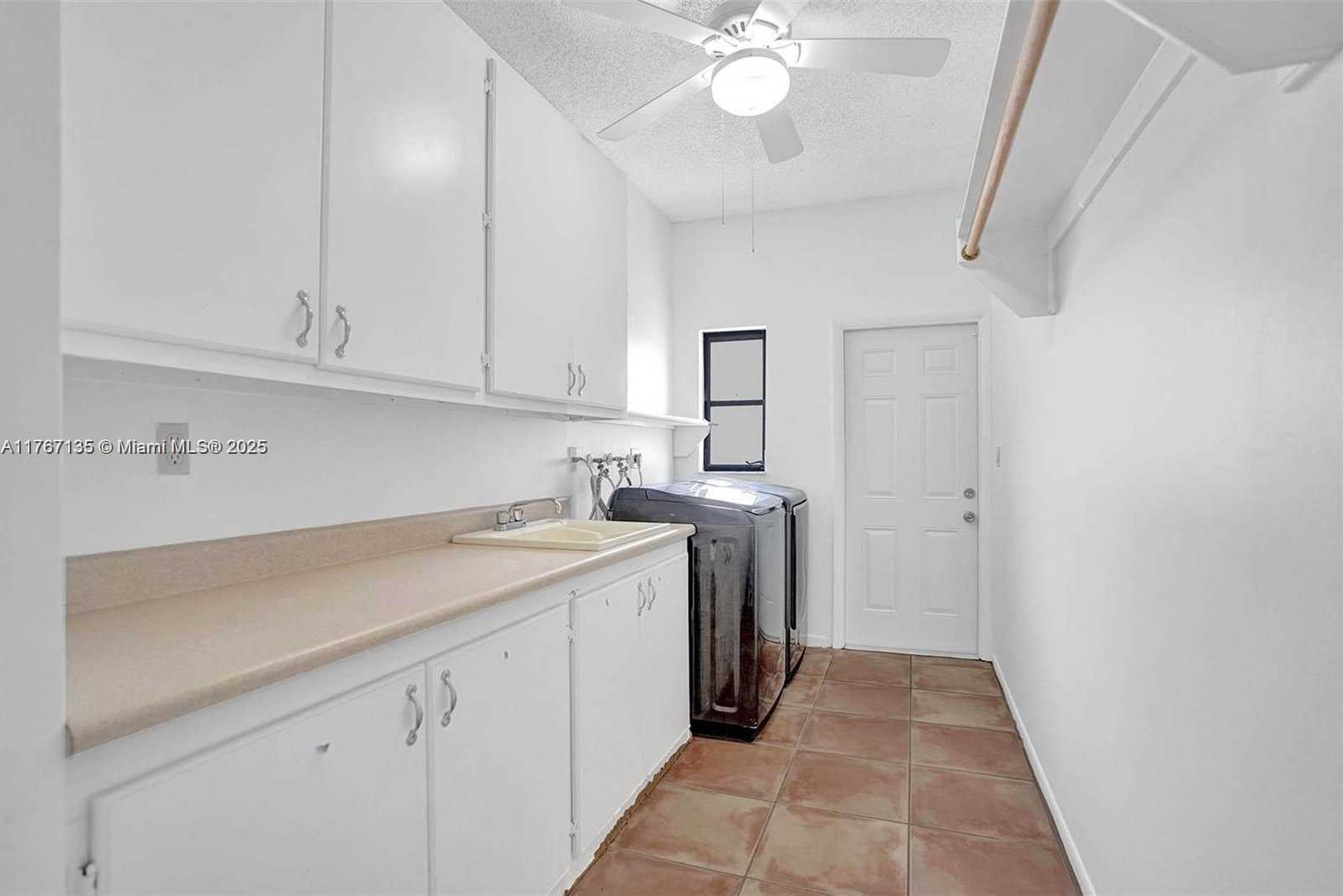 Small Image of 16610 ROYAL POINCIANA CT, Weston Number 34