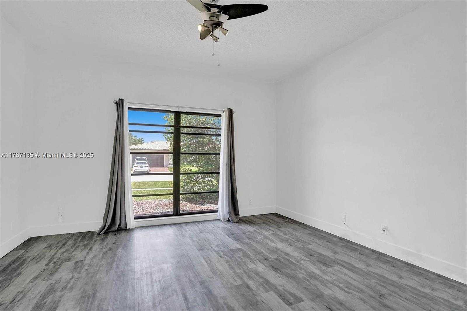 Small Image of 16610 ROYAL POINCIANA CT, Weston Number 38