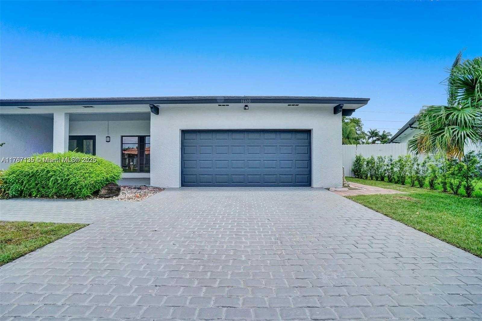 Small Image of 16610 ROYAL POINCIANA CT, Weston Number 4