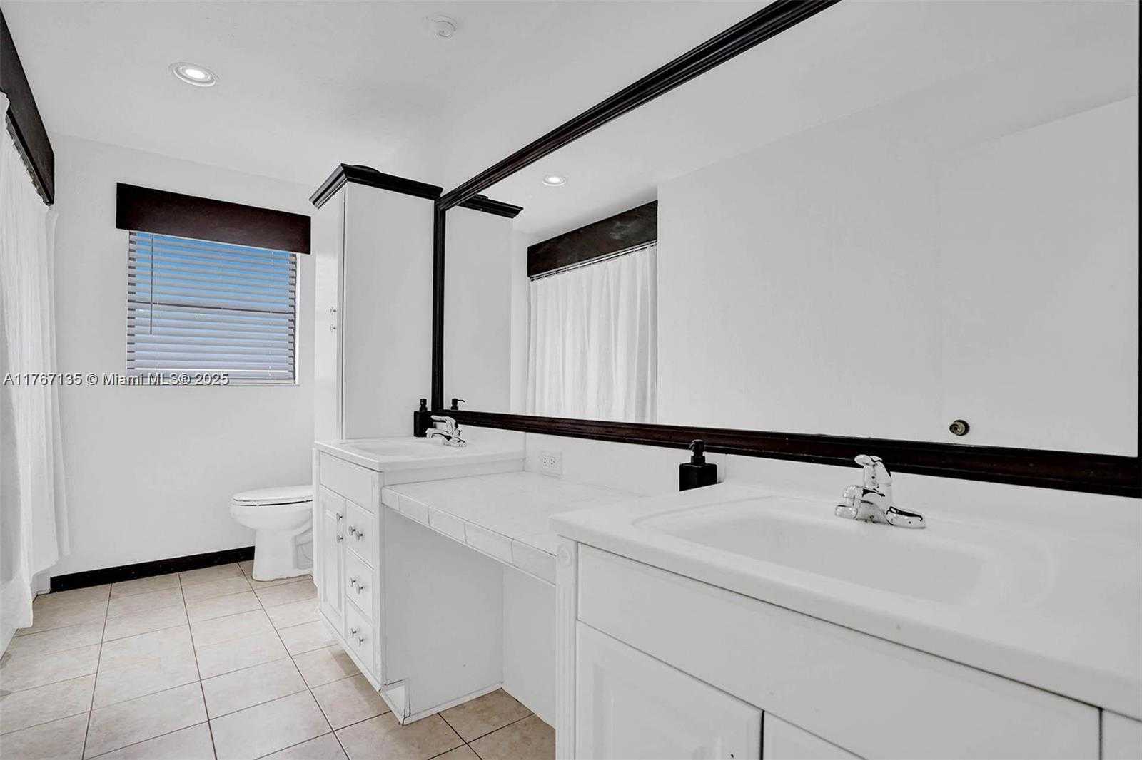 Small Image of 16610 ROYAL POINCIANA CT, Weston Number 41