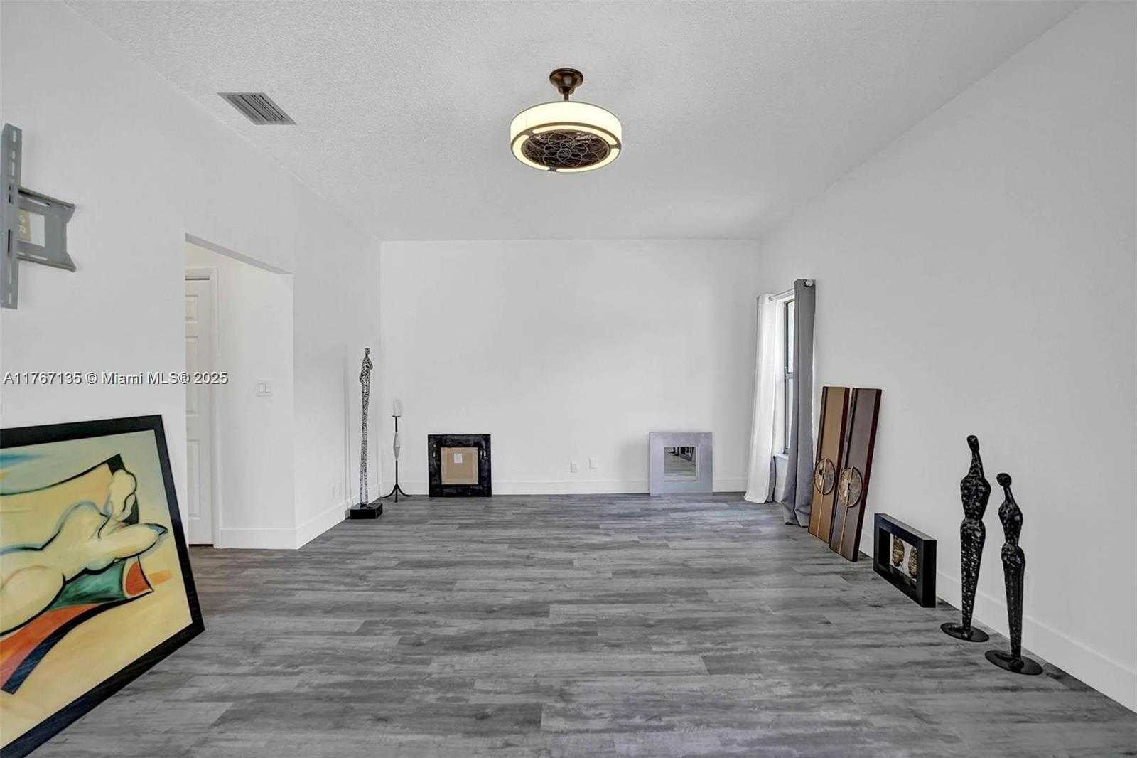 Small Image of 16610 ROYAL POINCIANA CT, Weston Number 45