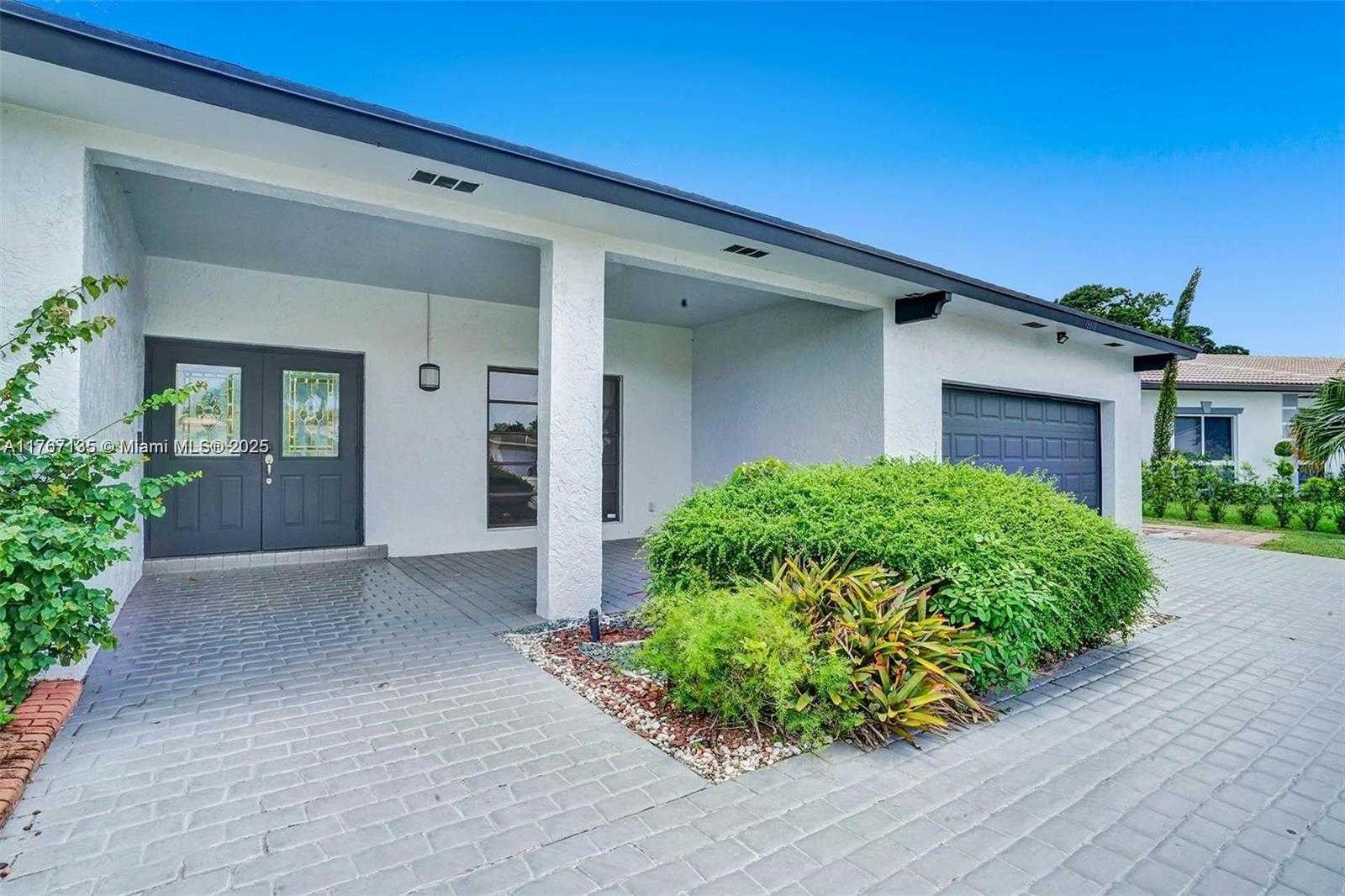 Small Image of 16610 ROYAL POINCIANA CT, Weston Number 5