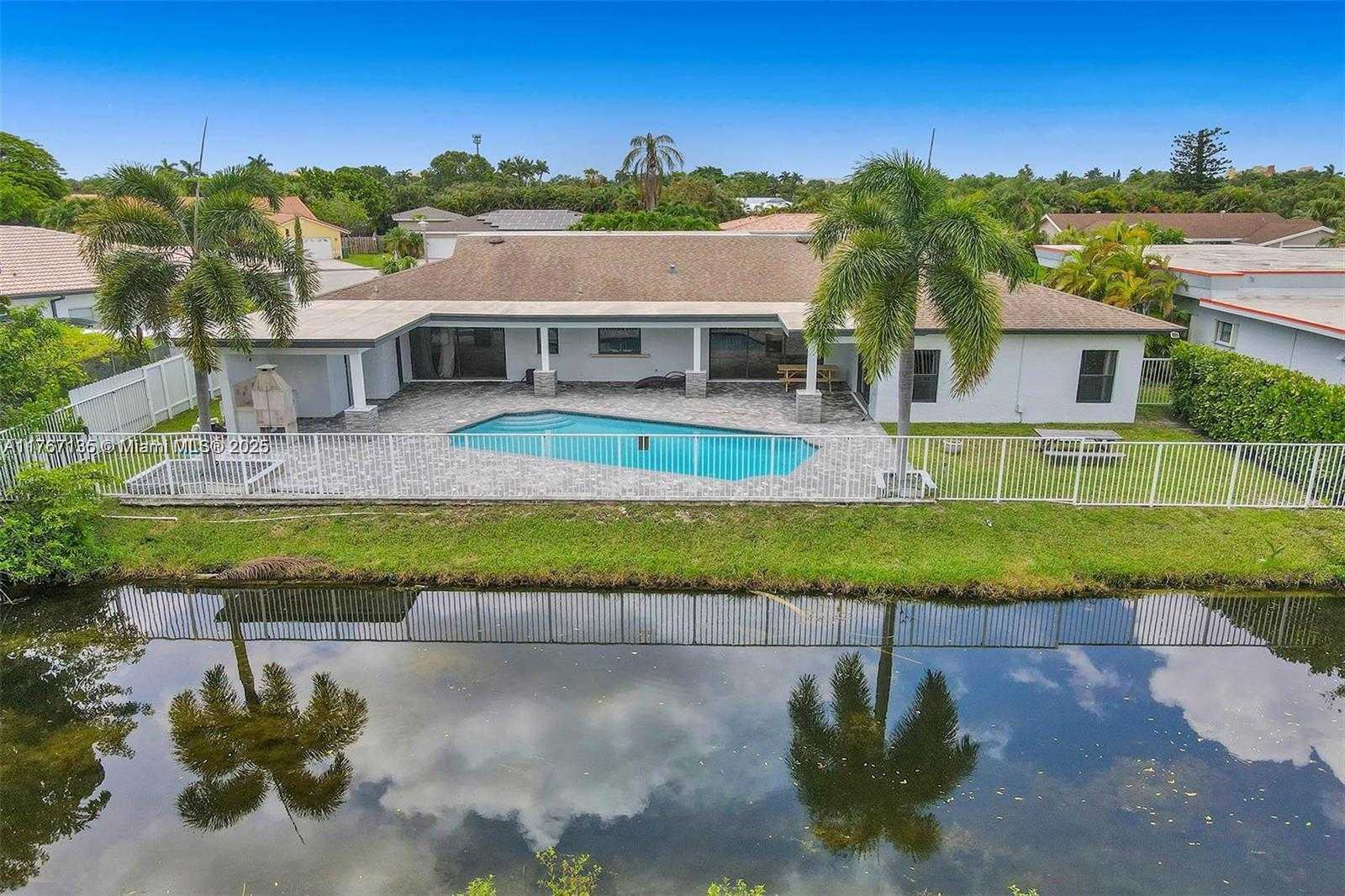 Small Image of 16610 ROYAL POINCIANA CT, Weston Number 50