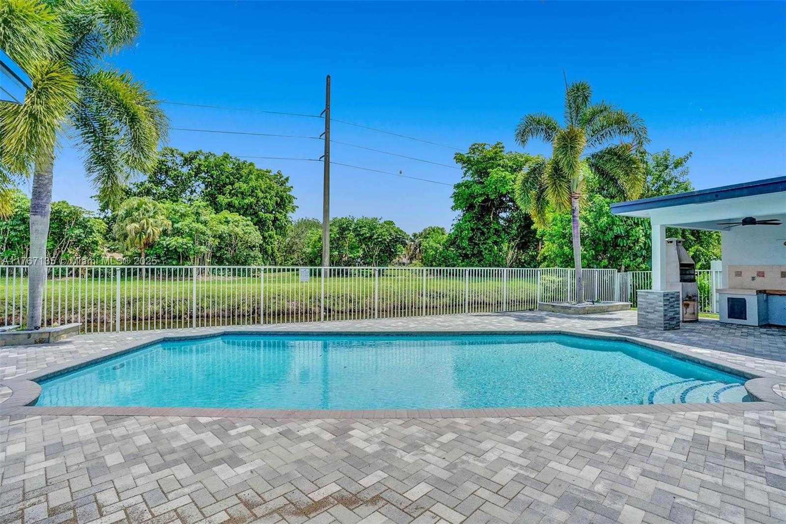 Small Image of 16610 ROYAL POINCIANA CT, Weston Number 52