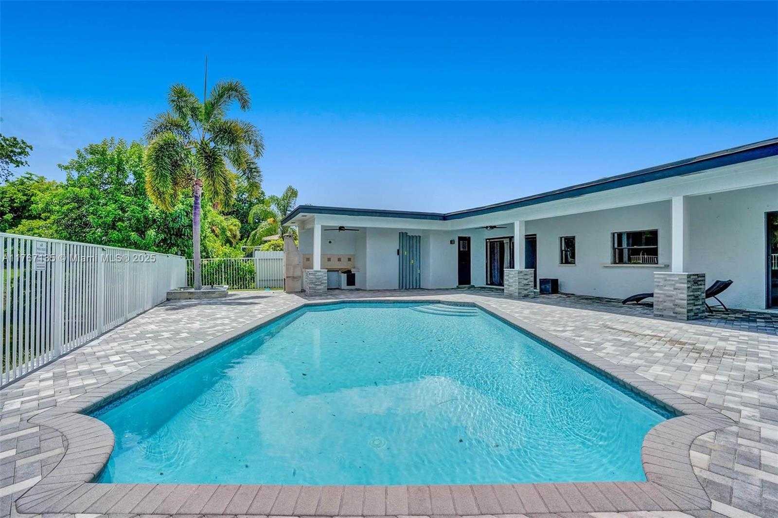 Small Image of 16610 ROYAL POINCIANA CT, Weston Number 53