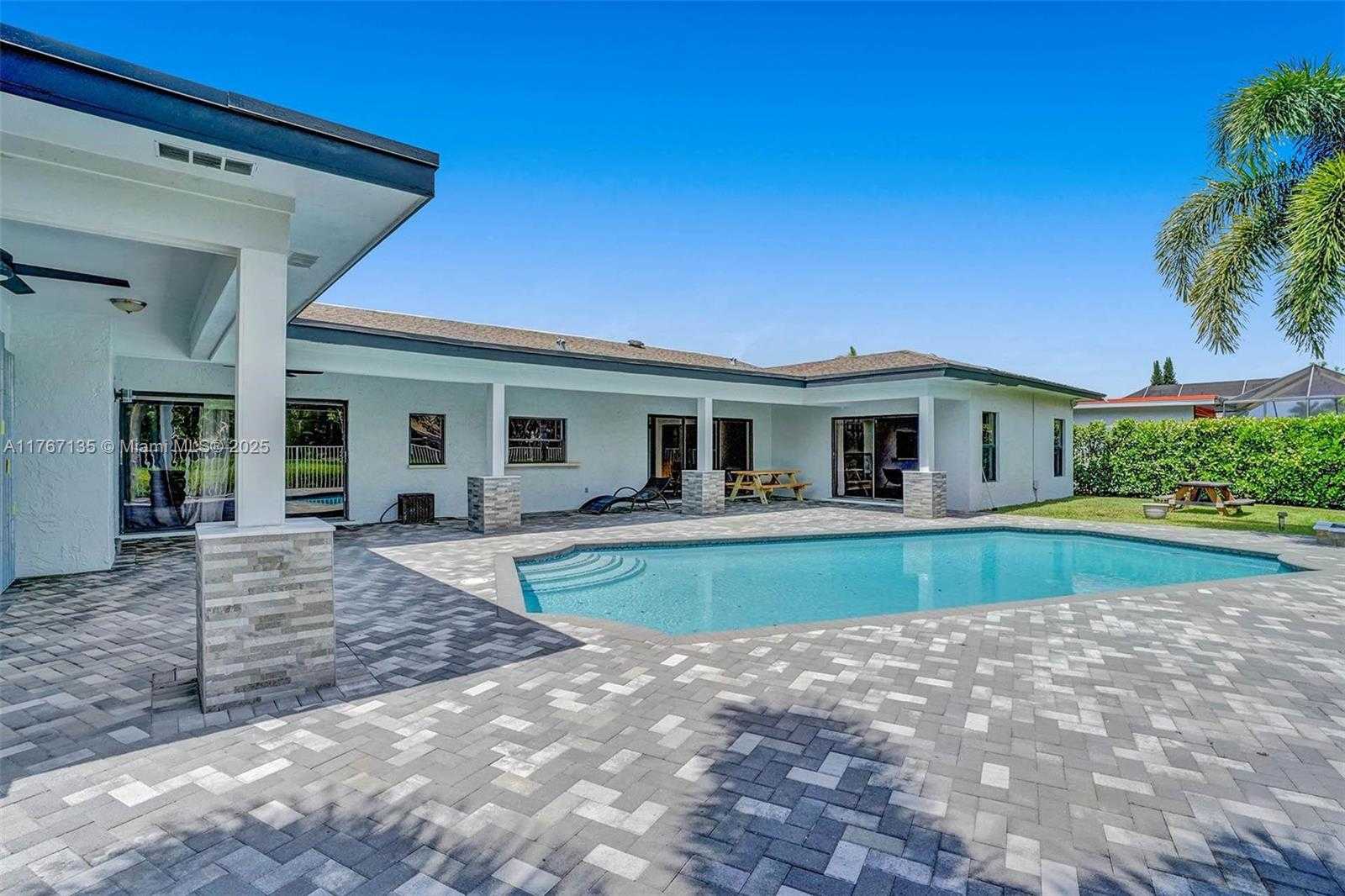 Small Image of 16610 ROYAL POINCIANA CT, Weston Number 54