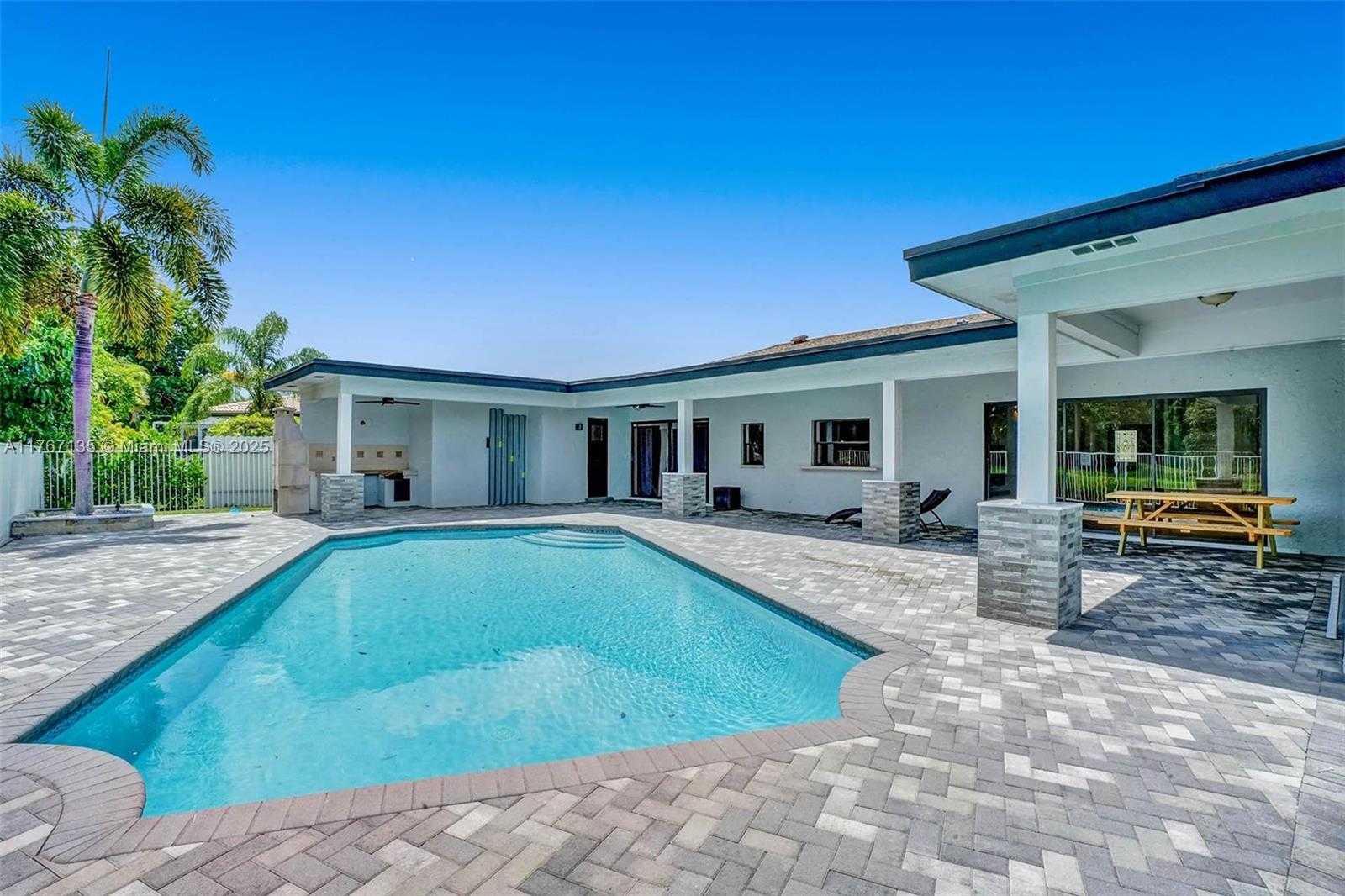 Small Image of 16610 ROYAL POINCIANA CT, Weston Number 55