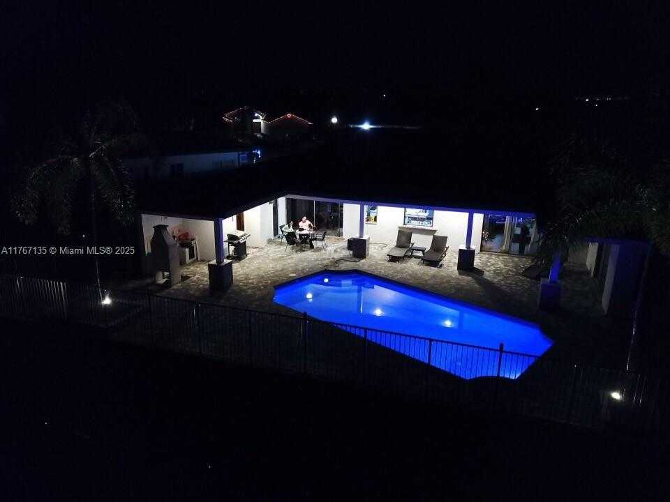 Small Image of 16610 ROYAL POINCIANA CT, Weston Number 57