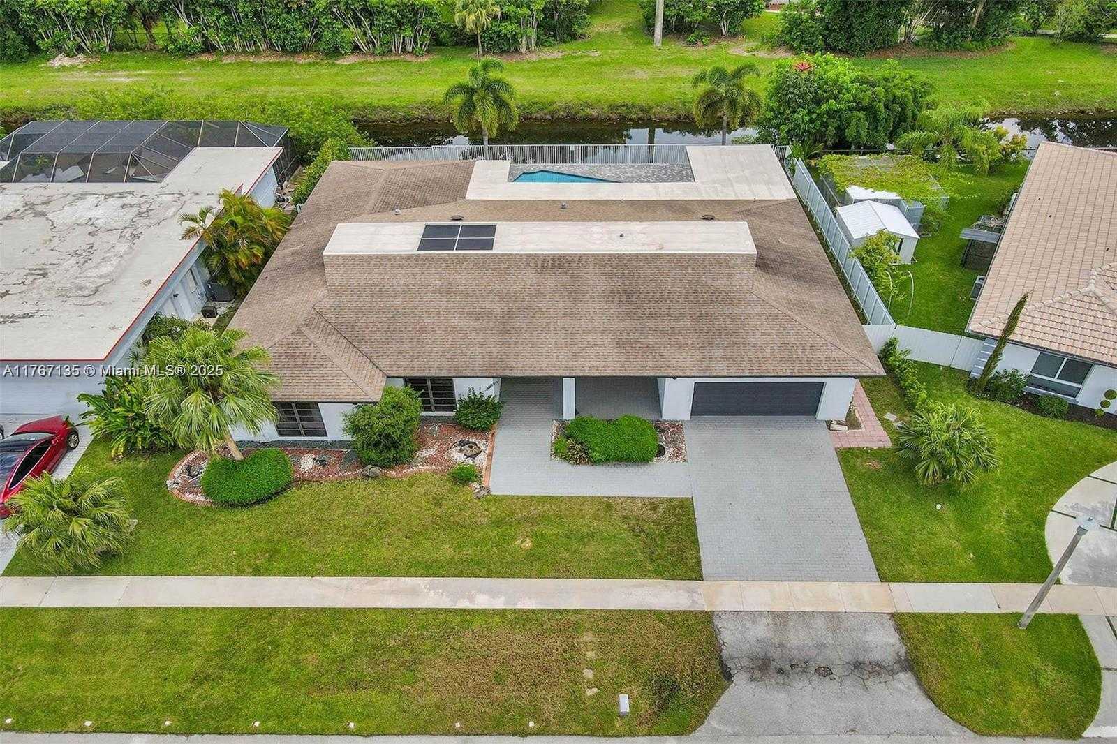 Small Image of 16610 ROYAL POINCIANA CT, Weston Number 6