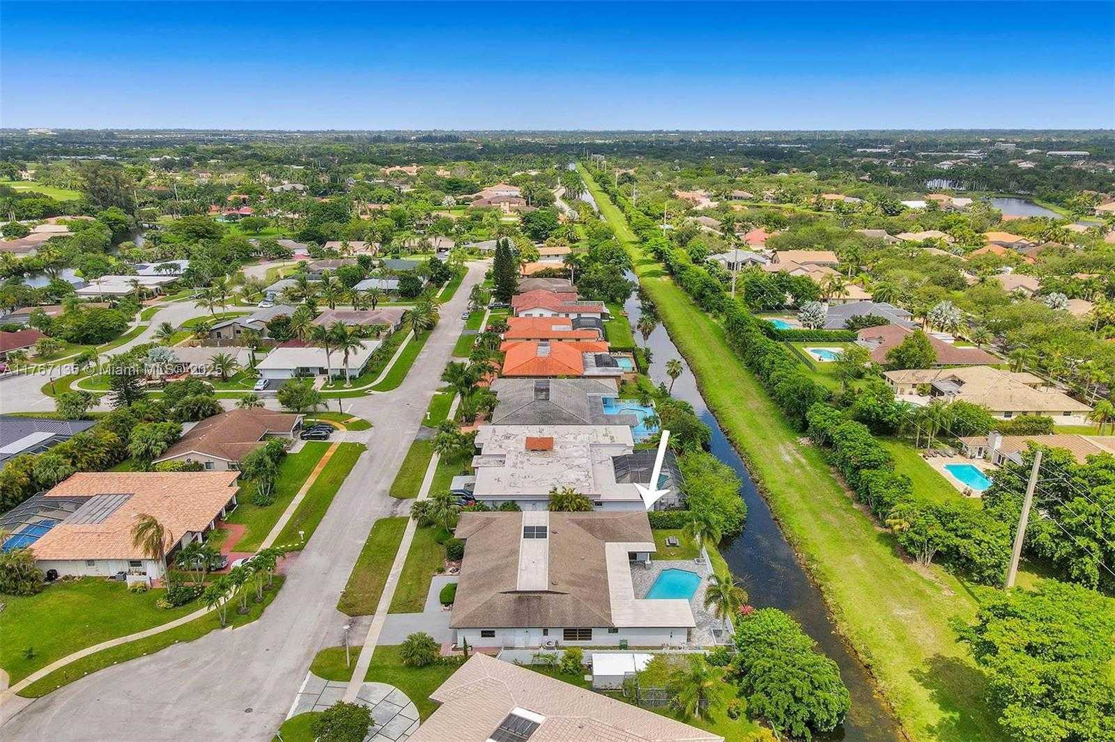 Small Image of 16610 ROYAL POINCIANA CT, Weston Number 60