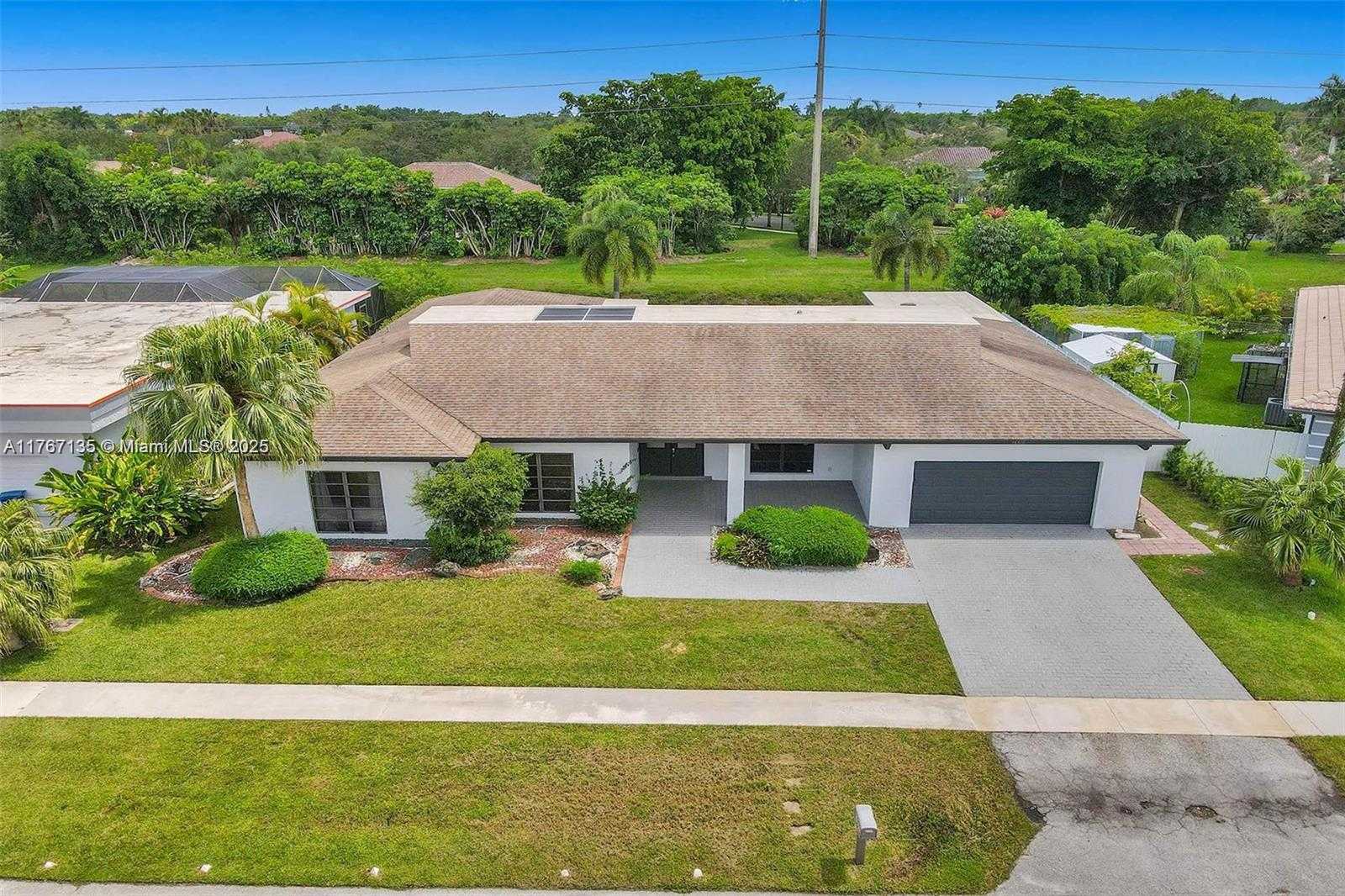 Small Image of 16610 ROYAL POINCIANA CT, Weston Number 7