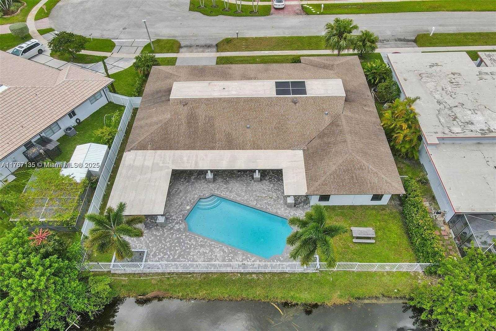 Small Image of 16610 ROYAL POINCIANA CT, Weston Number 8