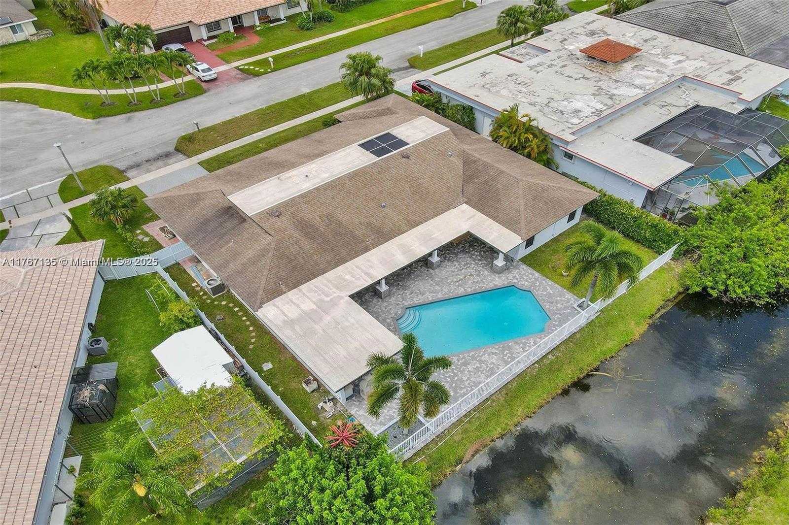 Small Image of 16610 ROYAL POINCIANA CT, Weston Number 9