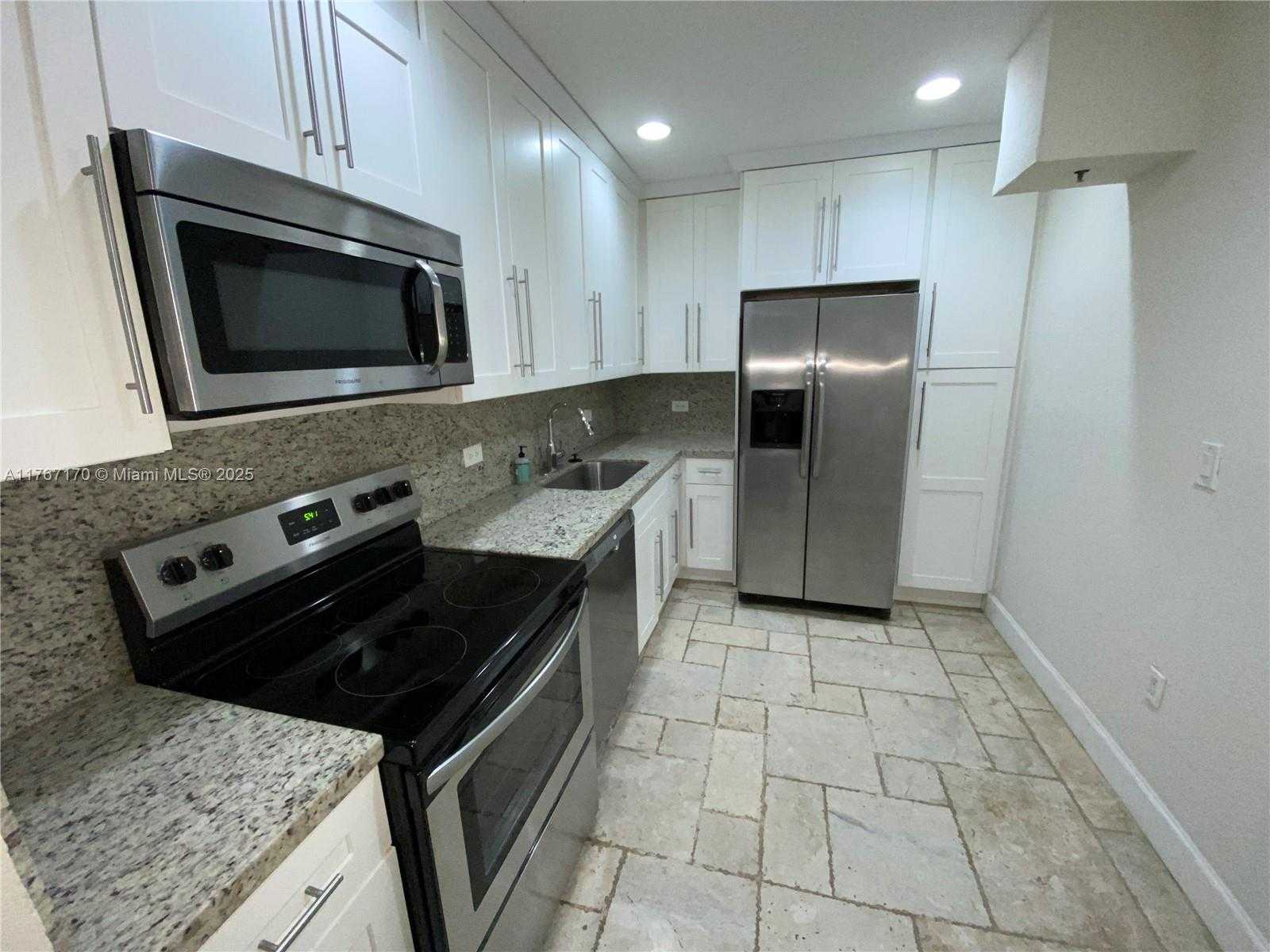 Small Image of 20505 EAST COUNTRY CLUB DR #135, Aventura Number 2