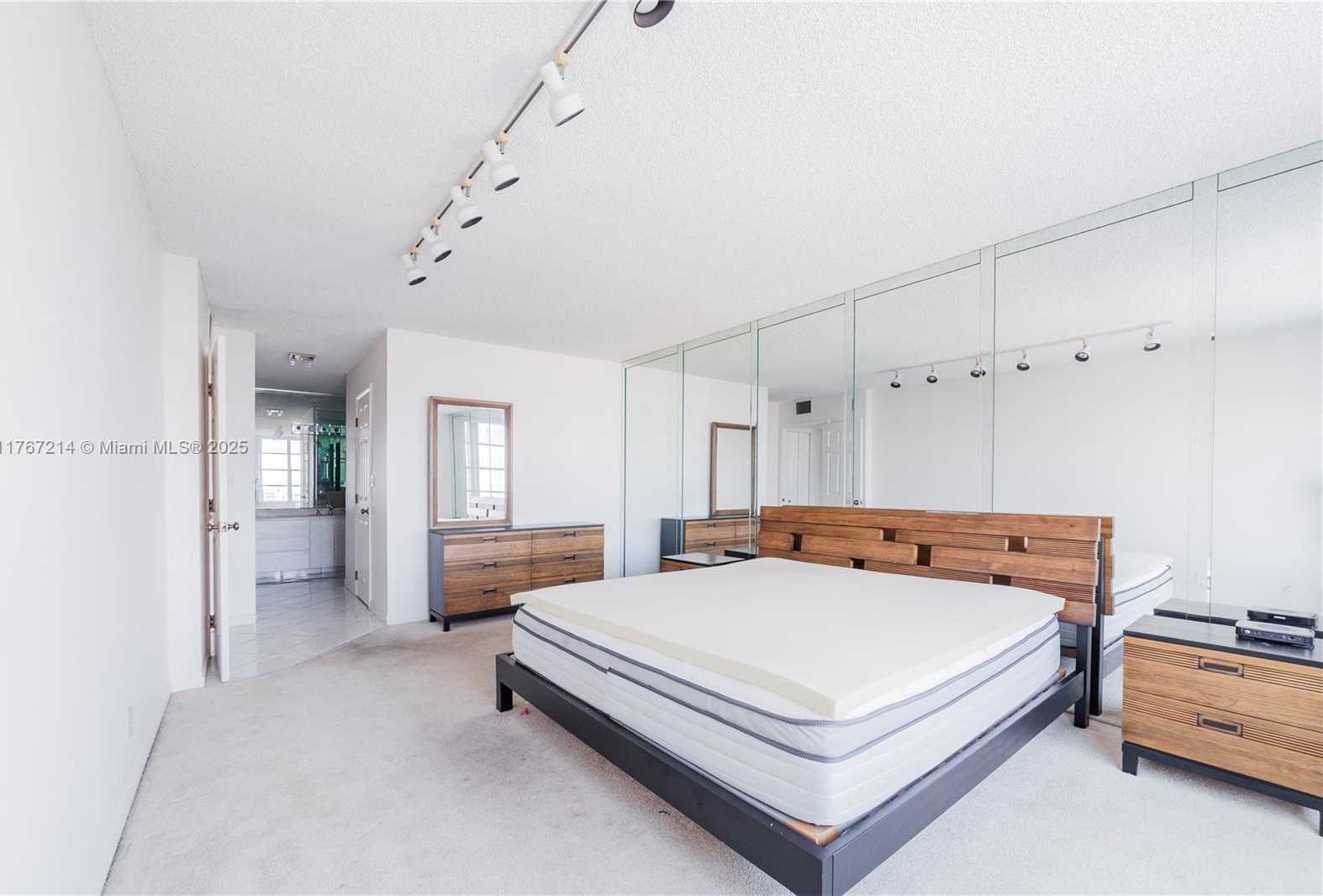 Small Image of 3800 SOUTH OCEAN DR #1404, Hollywood Number 32