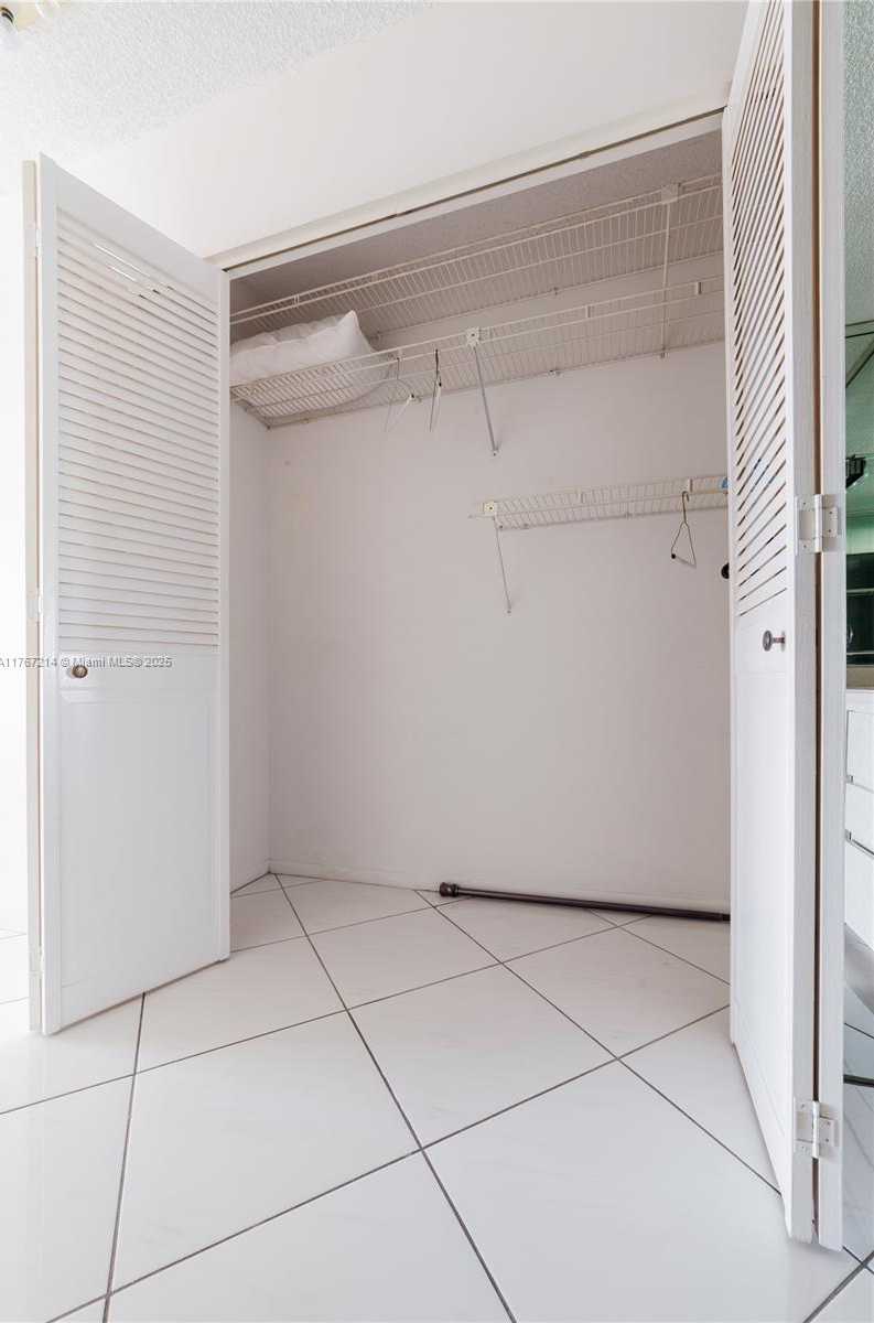Small Image of 3800 SOUTH OCEAN DR #1404, Hollywood Number 36
