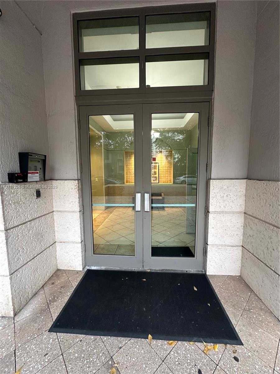 Small Image of 50 MENORES AVE #801, Coral Gables Number 11