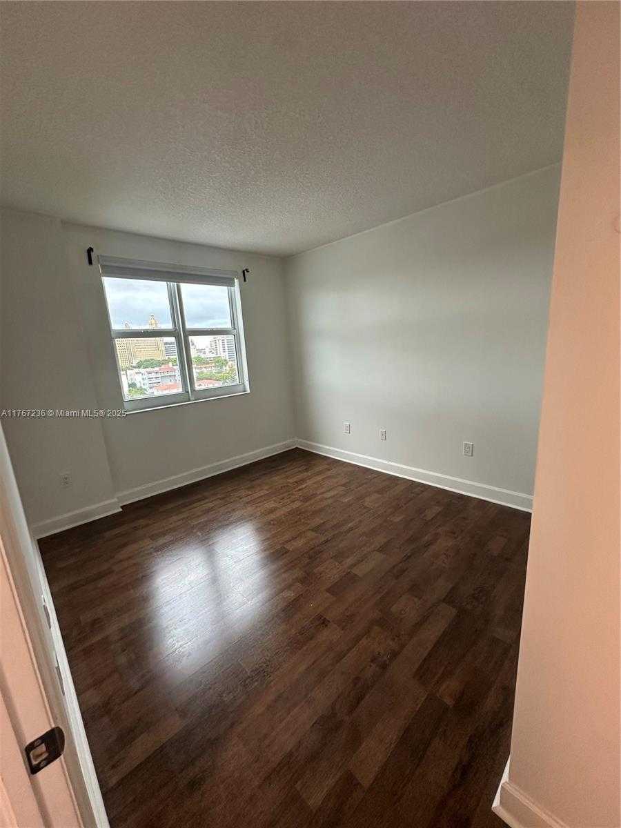 Small Image of 50 MENORES AVE #801, Coral Gables Number 3