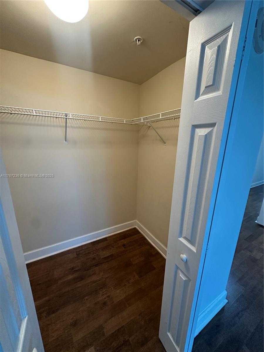 Small Image of 50 MENORES AVE #801, Coral Gables Number 5