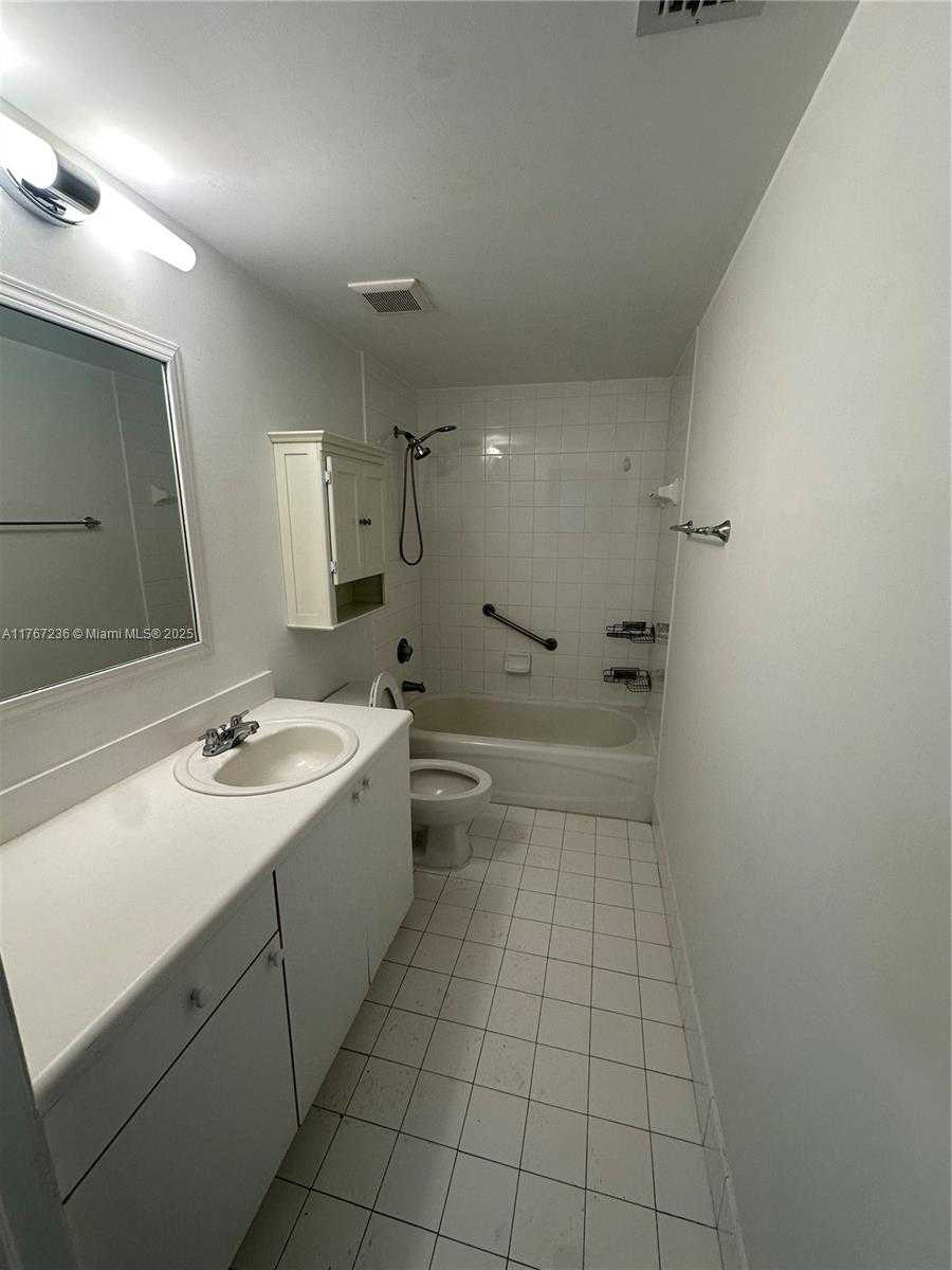 Small Image of 50 MENORES AVE #801, Coral Gables Number 6