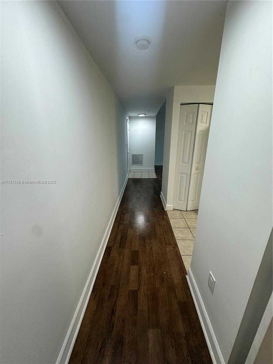 Small Image of 50 MENORES AVE #801, Coral Gables Number 7