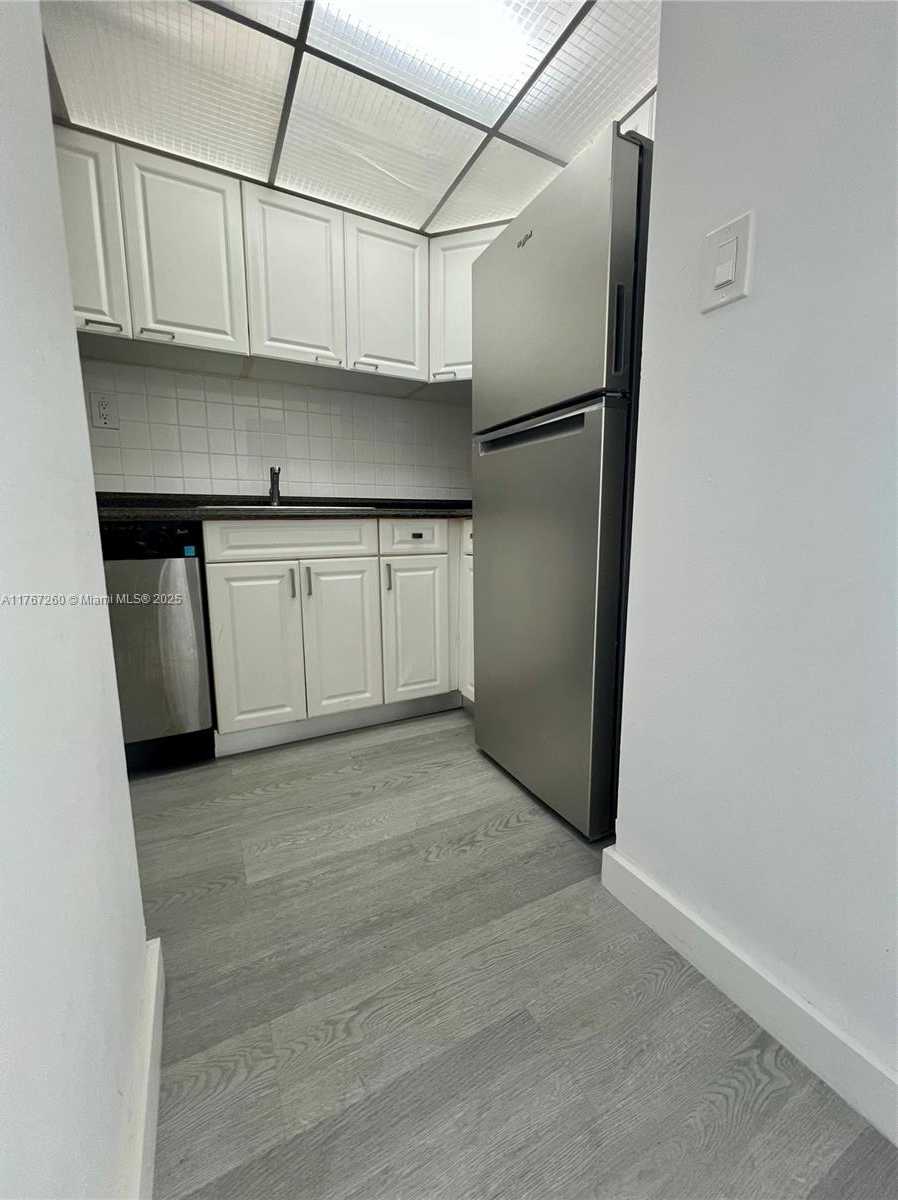 Small Image of 1000 WEST AVE #1431, Miami Beach Number 4