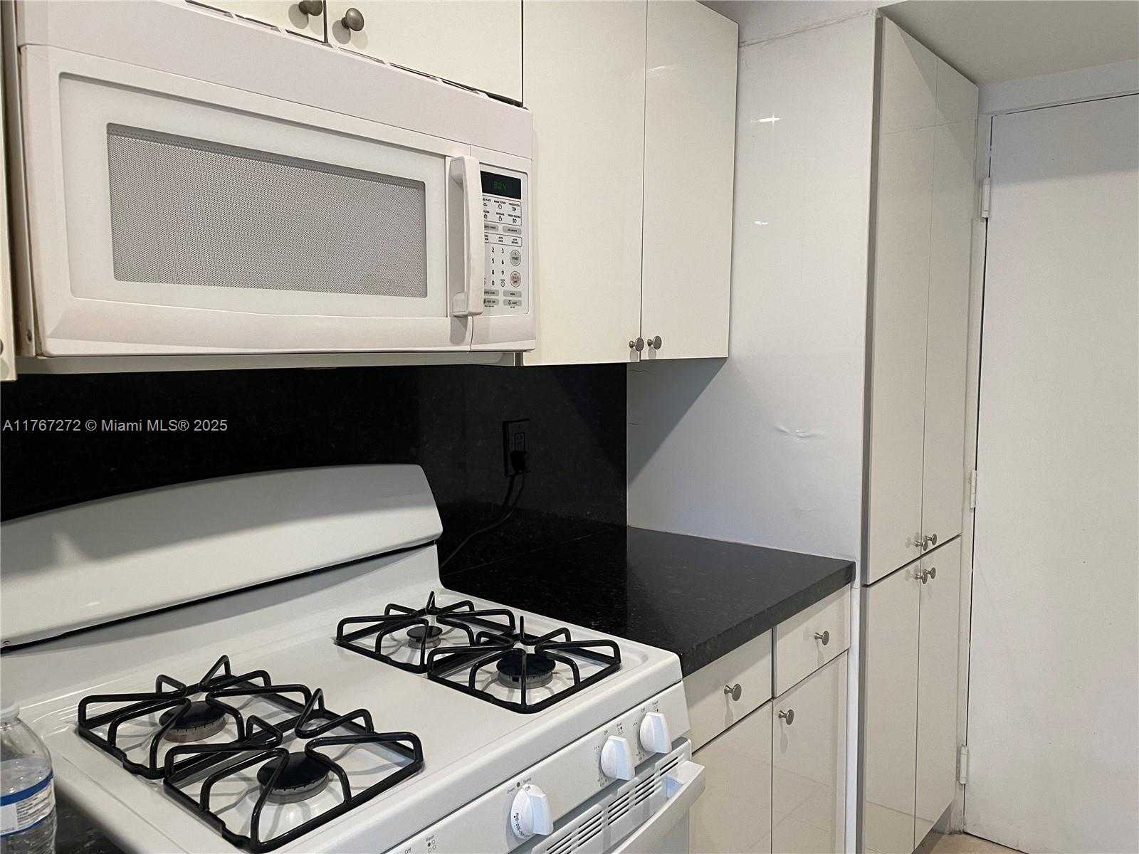 Small Image of 18101 NORTH WEST 68TH AVE #D202, Hialeah Number 3