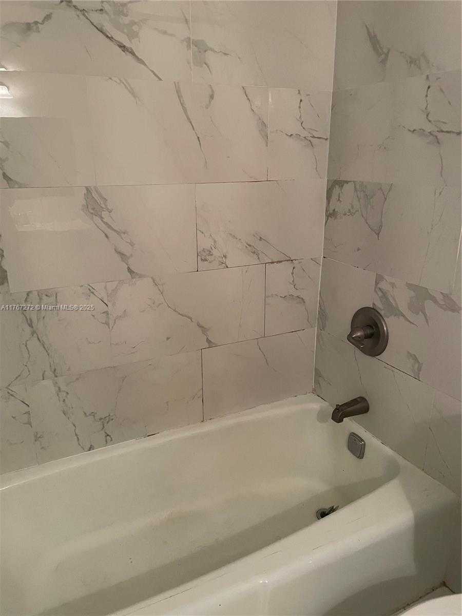 Small Image of 18101 NORTH WEST 68TH AVE #D202, Hialeah Number 7