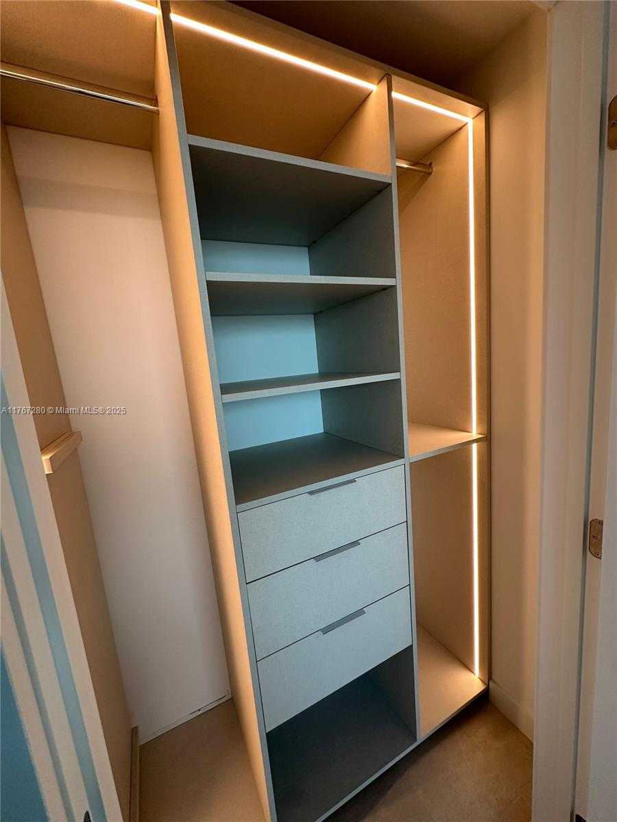 Small Image of 500 ALTON RD #1008, Miami Beach Number 15