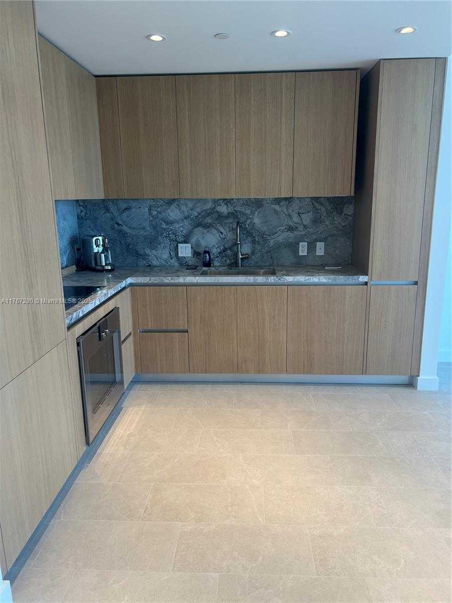 Small Image of 500 ALTON RD #1008, Miami Beach Number 7