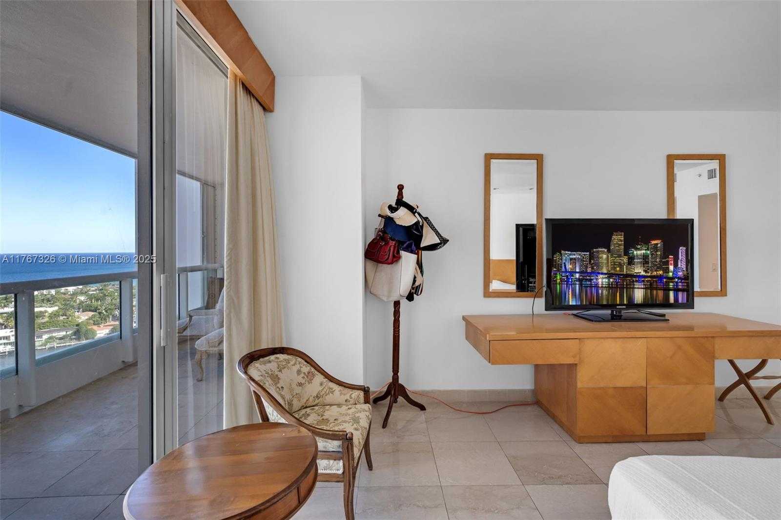 Small Image of 21205 YACHT CLUB DR #2605, Aventura Number 13