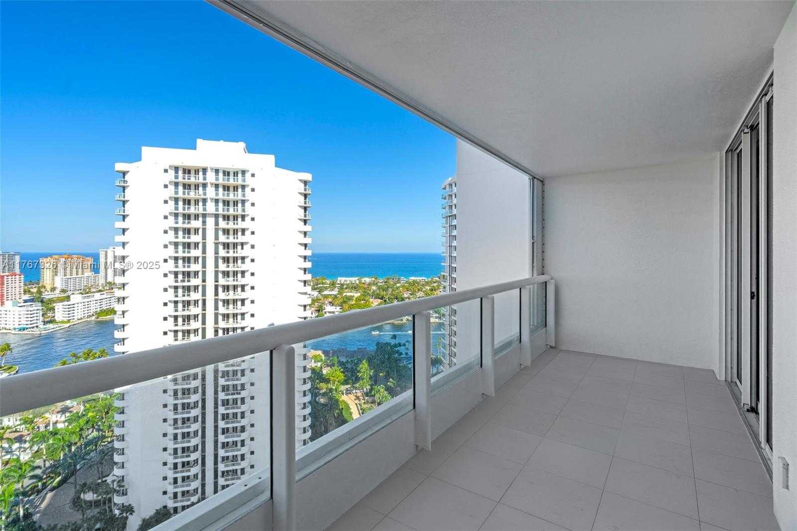Small Image of 21205 YACHT CLUB DR #2605, Aventura Number 3