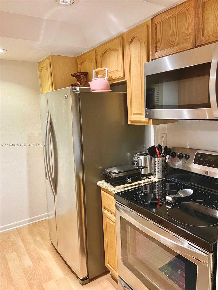 Small Image of 520 BRICKELL KEY DR #A817, Miami Number 11